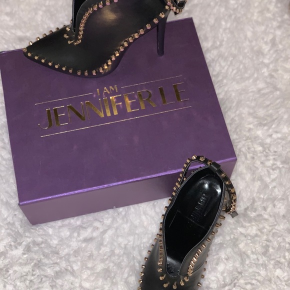 🆕 I Am JenniferLe Size 8 Black with gold studs Size 8 😍